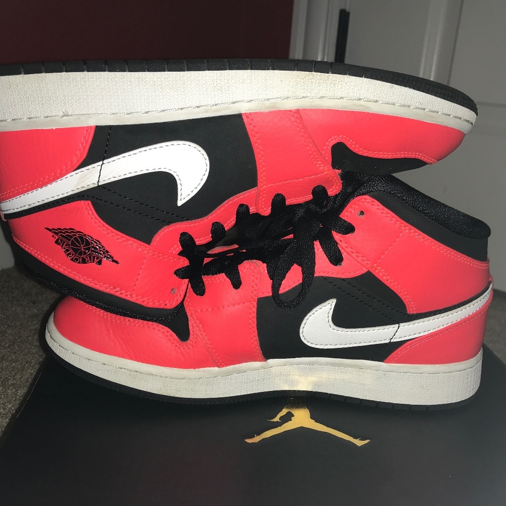 Jordan 1 mid